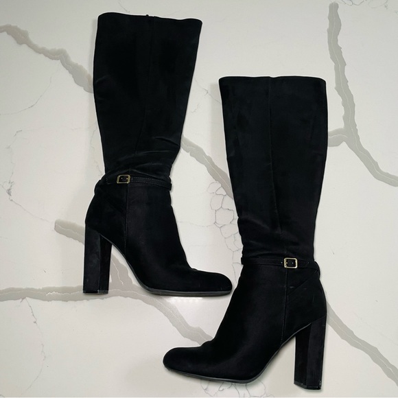 Chic Black Heeled Boots with Gold Buckle ✨ - Picture 1 of 5